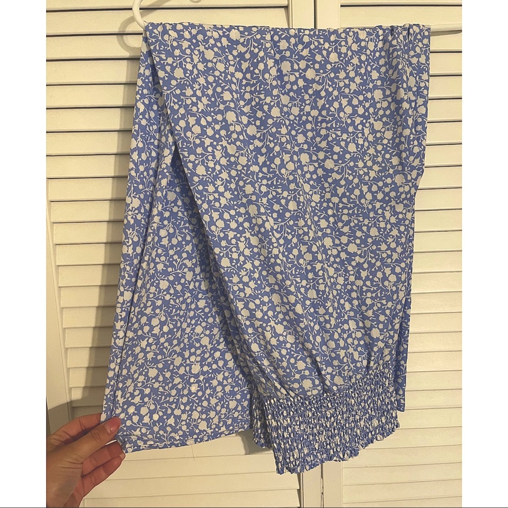 Blue and white floral wide leg pants! Size L